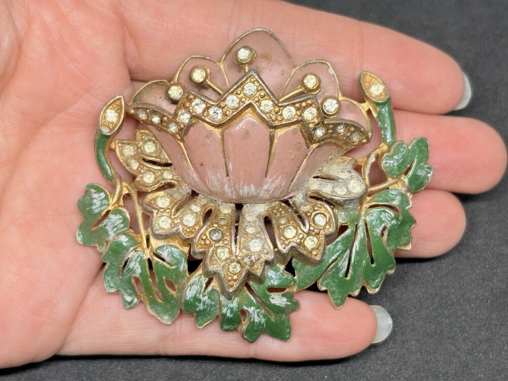Early Trifari? 1940s Enamel Flower Brooch Pin 2.5" Green Pink Pot Metal
